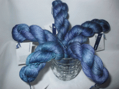 azules - синій переливний