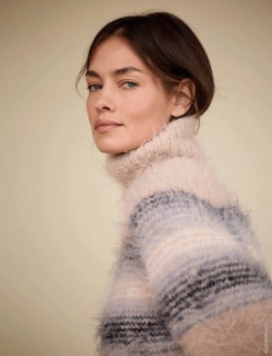 ПУХНАСТИЙ СВЕТР 