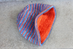 ЯСКРАВА ТЕПЛА СМУГАСТА ШАПКА ДЛЯ ДИТИНИ